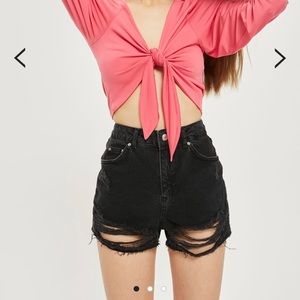 ✨NWOT✨ Topshop Moto ripped Mom jean shorts